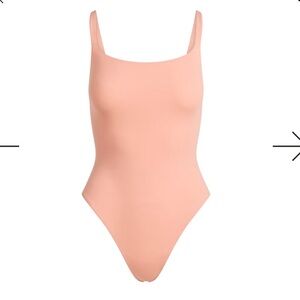 NWT SKIMS fits everyone SQUARE NECK BODYSUIT